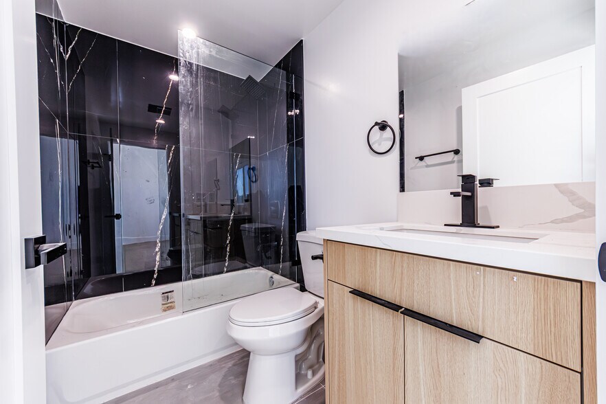 More Photos Of 5209 W 20th St, Los Angeles Multifamily For Sale