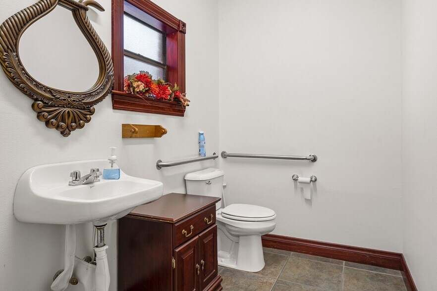 More Photos Of 62 Highway 40 W, Inglis Medical For Sale