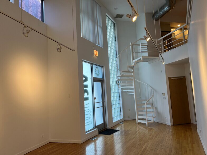 More Photos Of 740 N Ogden Ave, Chicago Office Residential For Lease