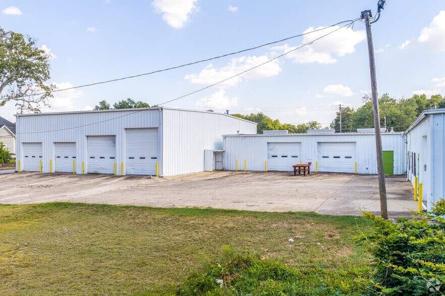 More Photos Of 1445 Cleveland Ave, East Point Showroom For Sale