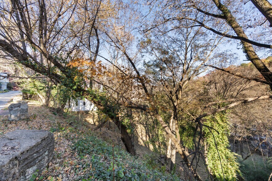 More Photos Of 75 Center St, Eureka Springs General Retail For Sale