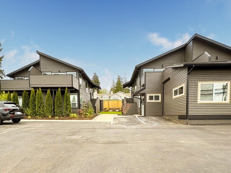 Primary Photo Of 906-910 6th St S, Kirkland Apartments For Sale