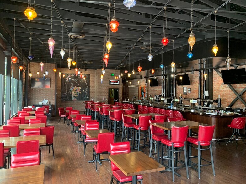 More Photos Of 401-411 Westport Rd, Kansas City Restaurant For Lease