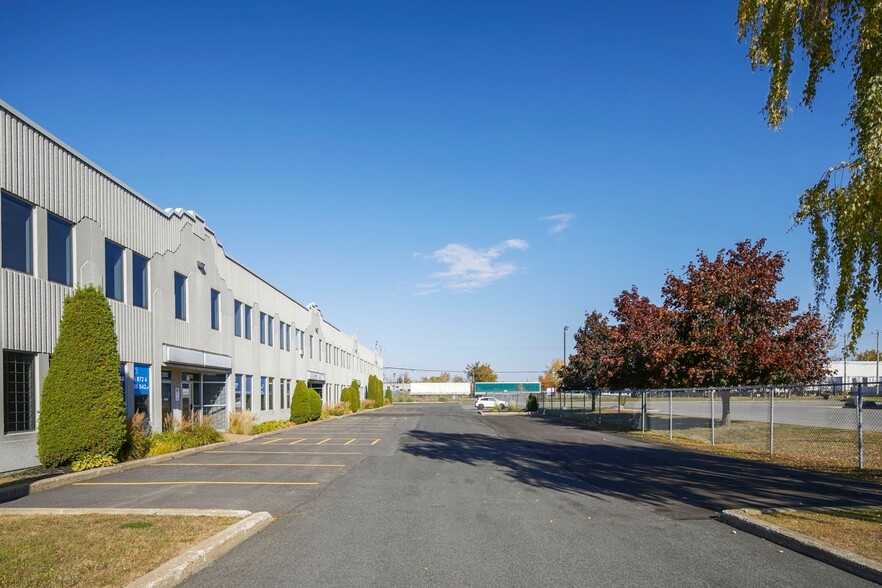 More Photos Of 715 Rue Delage, Longueuil Warehouse For Lease