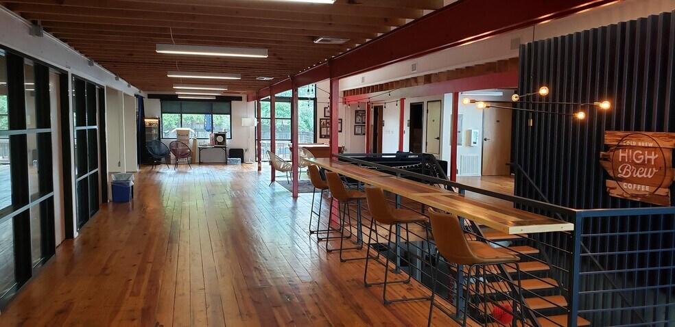 More Photos Of 2810 S 1st St, Austin Office For Lease