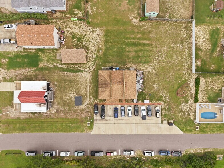 More Photos Of 3207 Briggs St, Kill Devil Hills Apartments For Sale