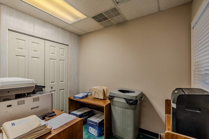 More Photos Of 215 N Pleasantburg Dr, Greenville Office For Sale