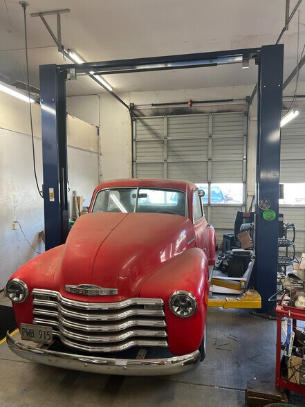 More Photos Of 711 Spruce St, Myrtle Point Auto Repair For Sale