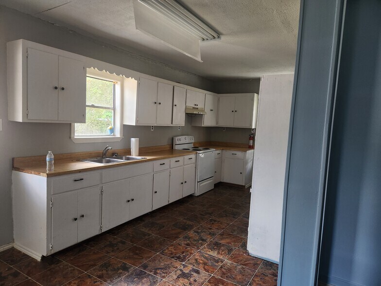 More Photos Of 245 Gonyo Ln, Richmond Office For Lease