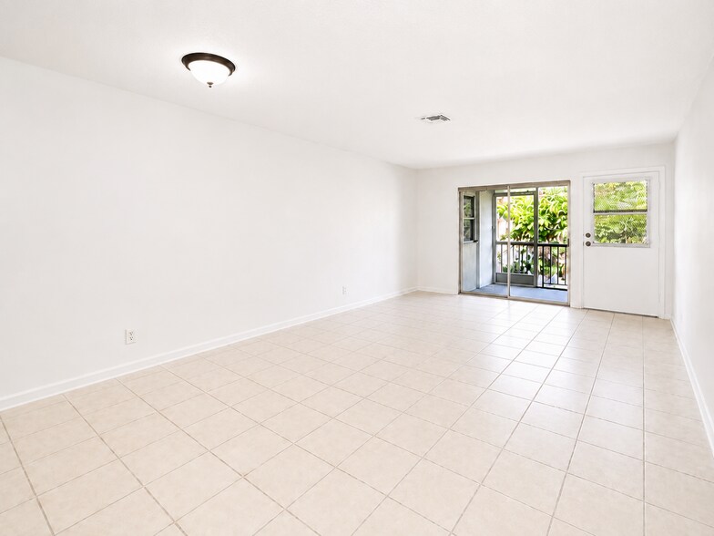 More Photos Of 4341 Riverside Dr, Coral Springs Apartments For Sale