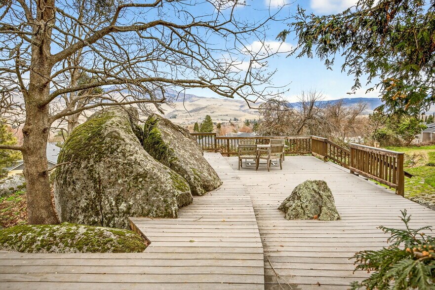 More Photos Of 668 N Main St, Ashland Hospitality For Sale