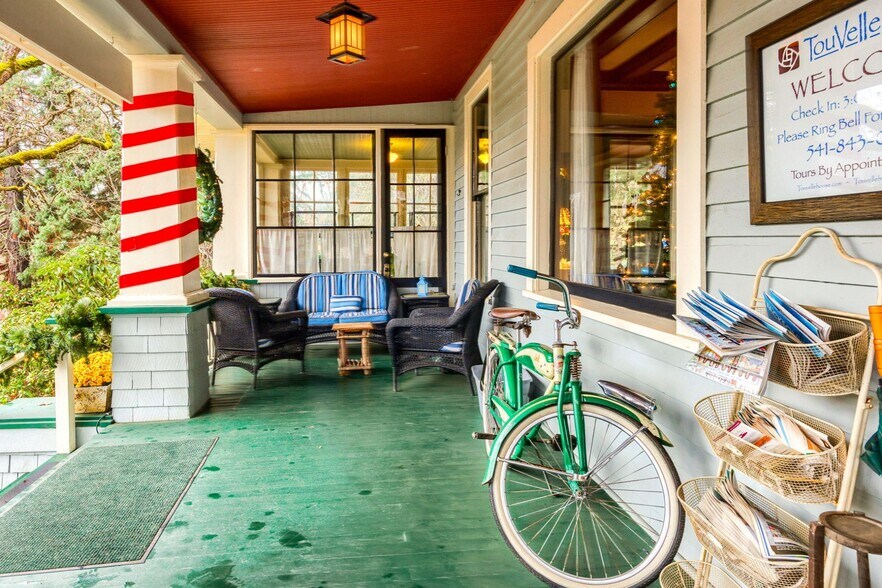 More Photos Of 455 N Oregon St, Jacksonville Hospitality For Sale