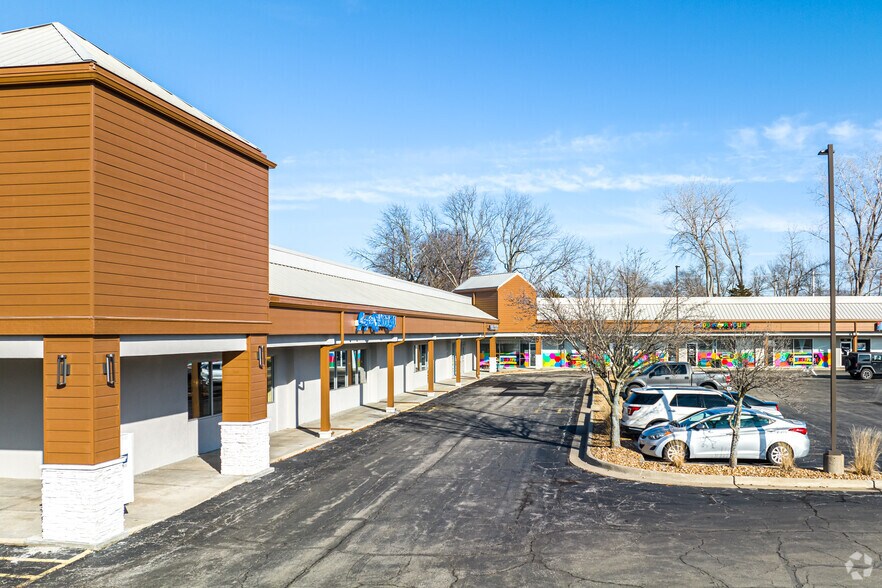 More Photos Of 800-862 SW Blue Pky, Lee's Summit Unknown For Lease