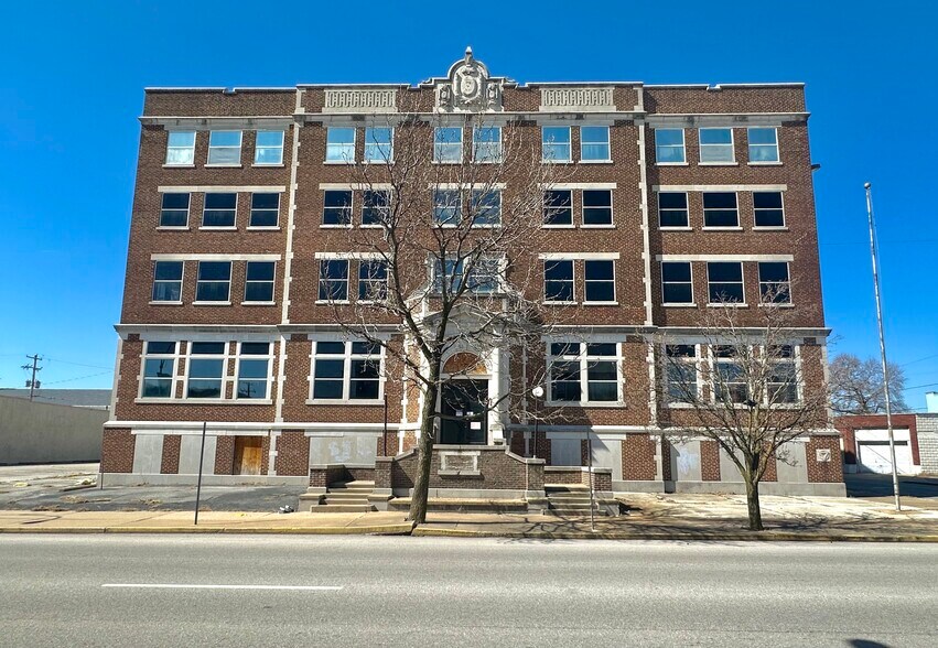 More Photos Of 510 S Wall Ave, Joplin Specialty For Sale