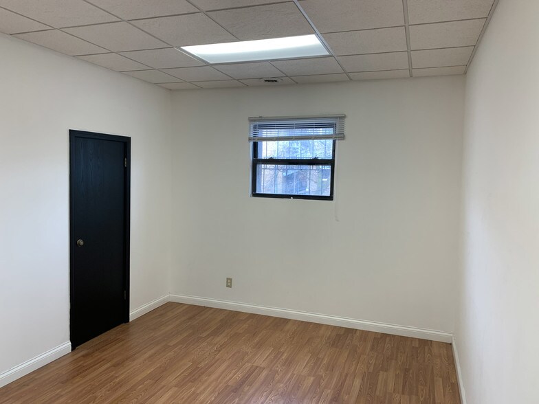 More Photos Of 3433-3439 N Sheffield Ave, Chicago Storefront Retail Residential For Lease