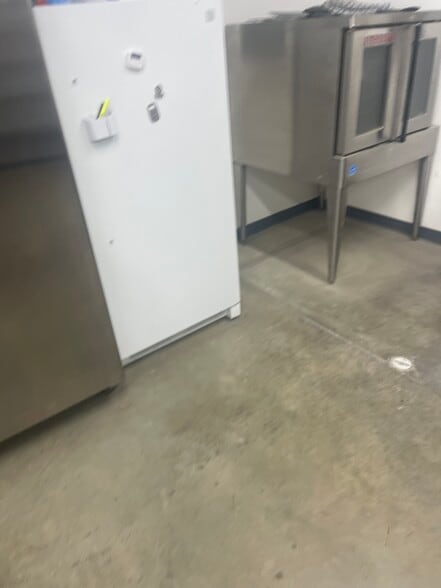 More Photos Of 305 W 27th St, Bryan Storefront For Lease