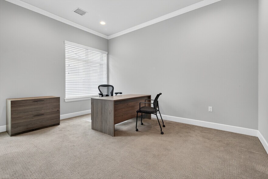 More Photos Of 7806 E 108th St S, Tulsa Office For Lease