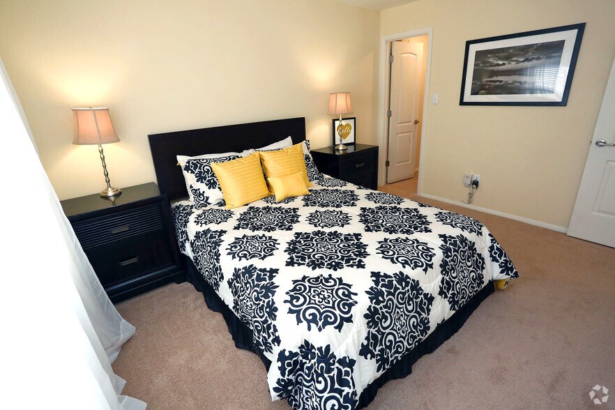 More Photos Of 3001 Reflections Way, Virginia Beach Apartments For Sale