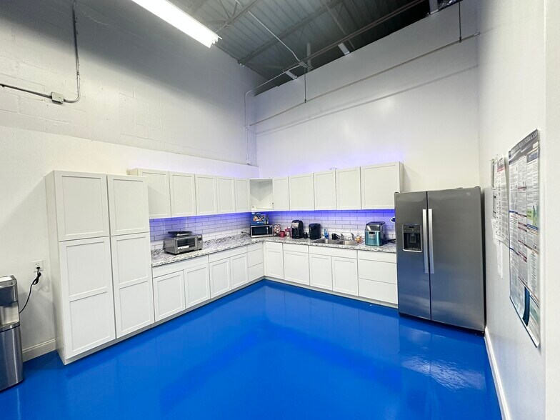 More Photos Of 700 Magnolia Dr, Clearwater Warehouse For Sale