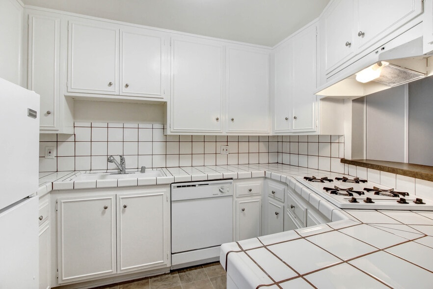 More Photos Of 3735 Mentone Ave, Los Angeles Apartments For Sale
