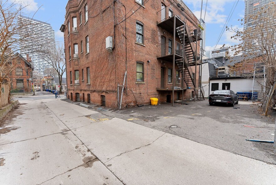 More Photos Of 481-483 Church St, Toronto Storefront Retail Office For Lease