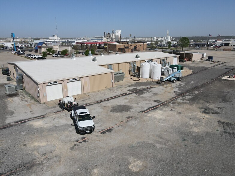 More Photos Of 112 E Industrial Blvd, Cleburne Warehouse For Sale