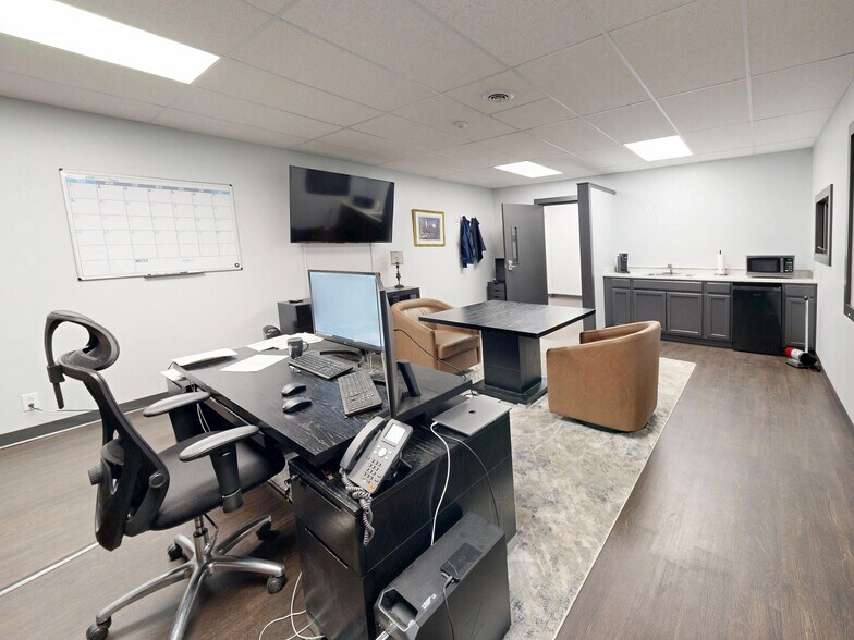 More Photos Of 2505 Avonia Rd, Fairview Warehouse For Lease