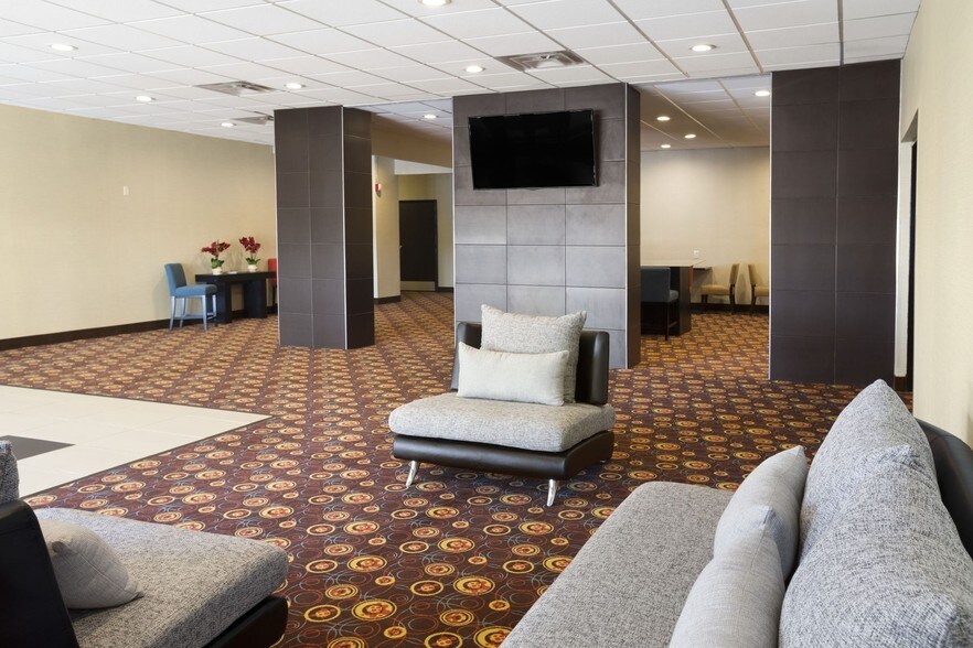 More Photos Of 810 E Trudgeon St, Henryetta Hotel For Sale
