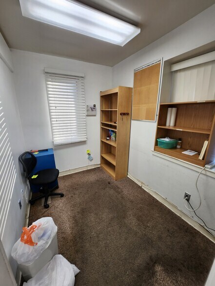 More Photos Of 920 Lawn Ave, Sellersville Medical For Sale