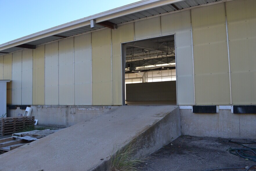 More Photos Of 3805 Woodbury Dr, Austin Flex For Lease