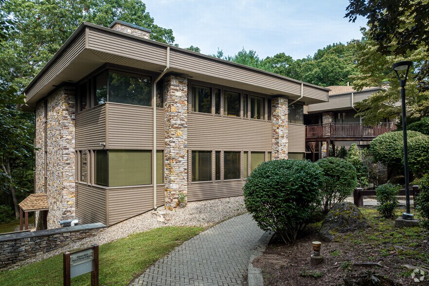 More Photos Of 35 Tower Ln, Avon Medical For Lease