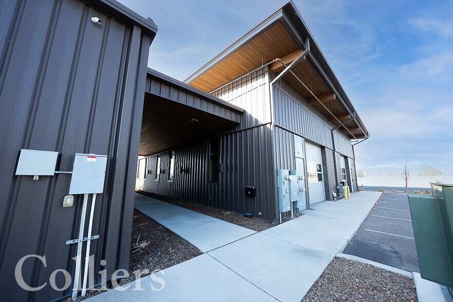 More Photos Of 240 Eastland Dr, Twin Falls Flex For Lease