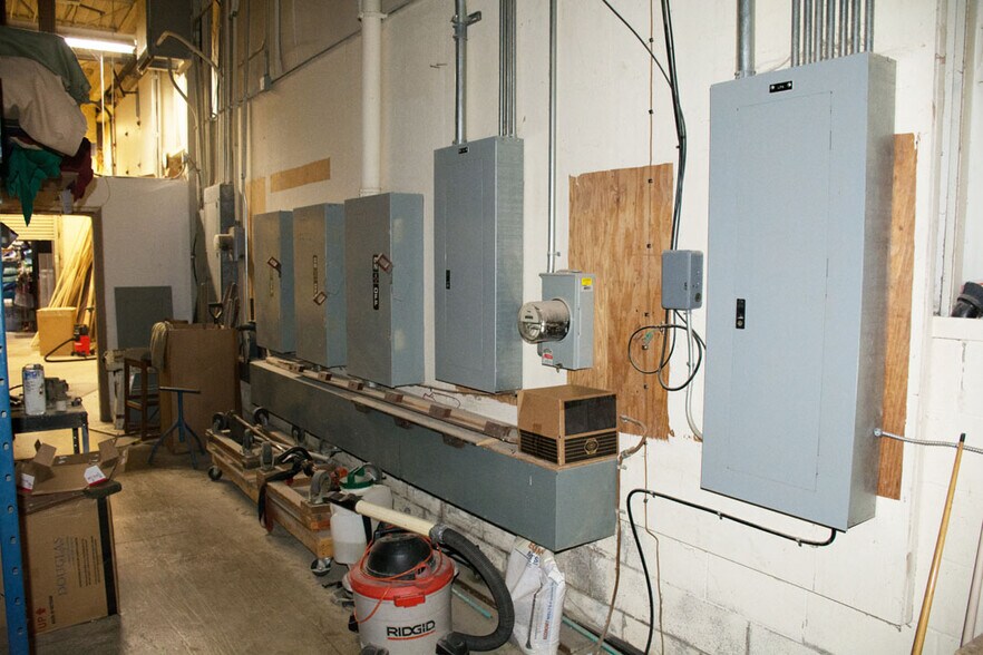 More Photos Of 950 Erie Rd, Eastlake Manufacturing For Sale
