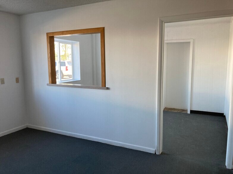 More Photos Of 2419 Sybrandt Rd, Traverse City Warehouse For Lease