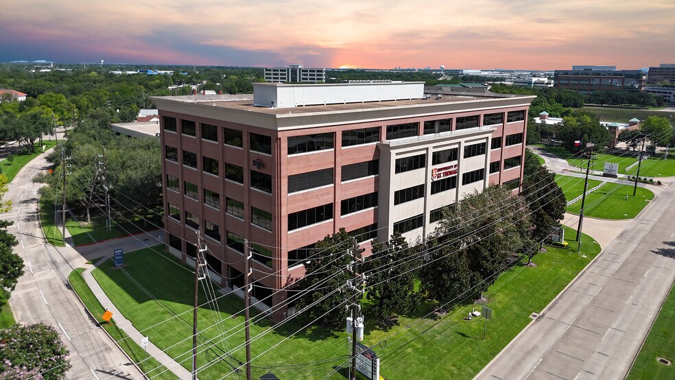 More Photos Of 14090 Southwest Fwy, Sugar Land Office For Lease
