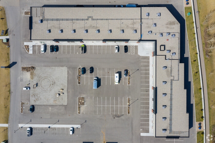 More Photos Of 2920 Kingsview Blvd SE, Airdrie Showroom For Sale