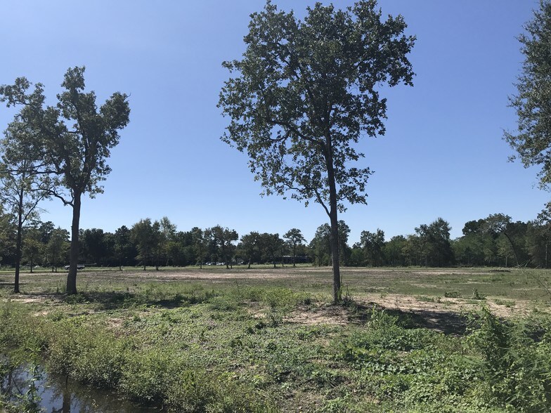More Photos Of 0 Lakeville Dr, Kingwood Land For Sale