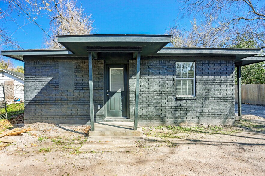 More Photos Of 4610 Denmark St, Houston Multifamily For Sale