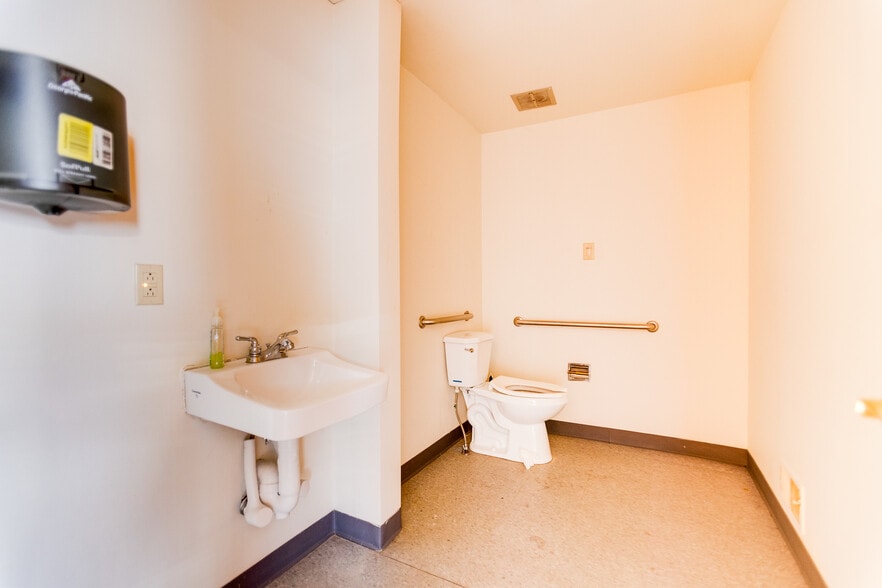More Photos Of 500 Brownsville Rd, Pittsburgh Office For Lease