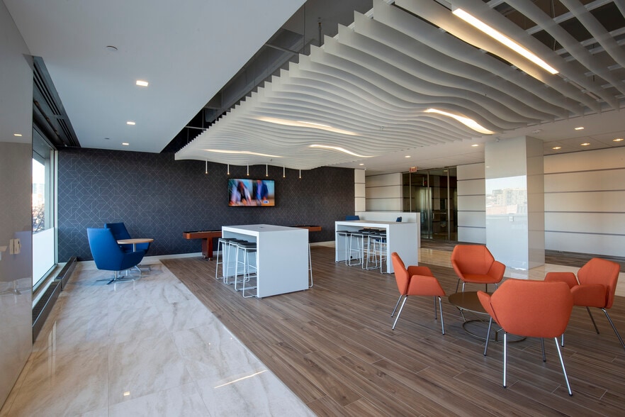 More Photos Of 2323 Grand Blvd, Kansas City Office For Lease