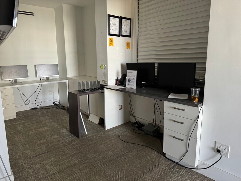 More Photos Of 1720 Harrison St, Hollywood Office Residential For Sale