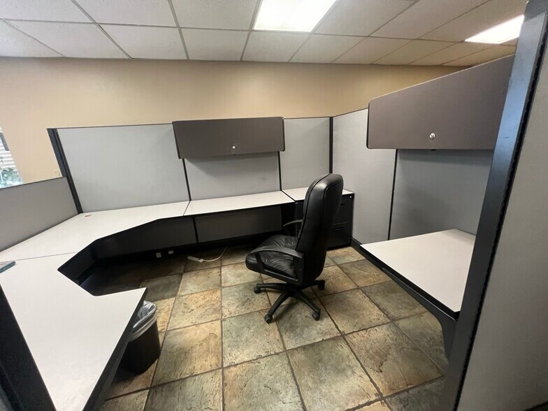 More Photos Of 201 N Ann Arbor Ave, Oklahoma City Showroom For Lease