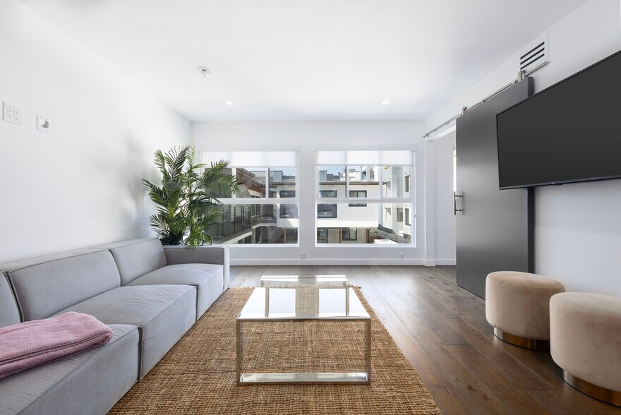 More Photos Of 1267 N Laurel Ave, West Hollywood Apartments For Sale