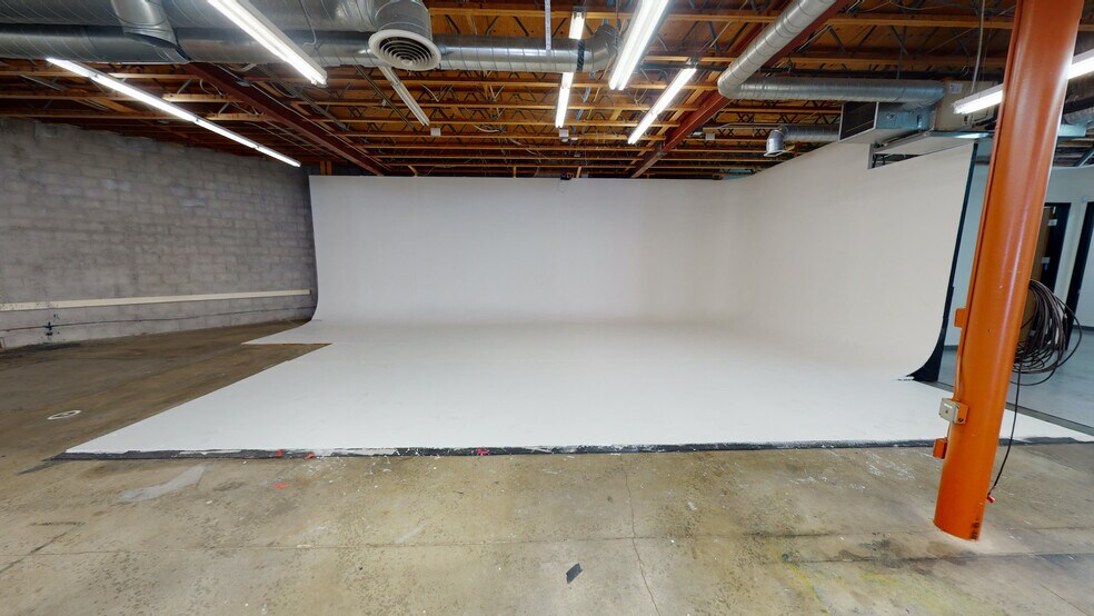 More Photos Of 6151-6159 Santa Monica Blvd, Los Angeles Showroom For Sale