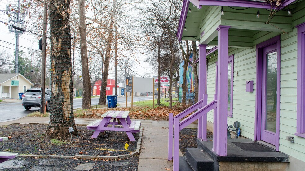 More Photos Of 2214 S 1st St, Austin Freestanding For Sale