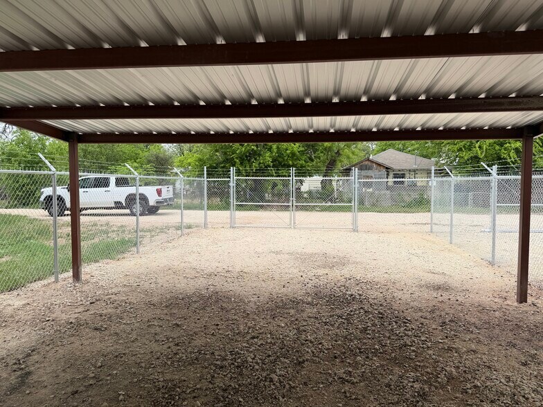 More Photos Of 1168 Butternut St, Abilene Flex For Lease