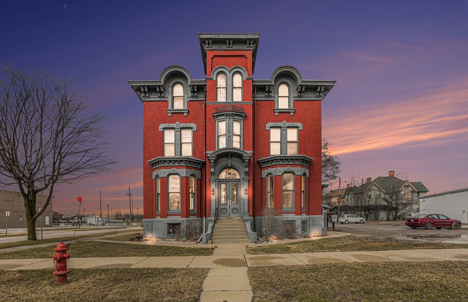 Primary Photo Of 701 Center Ave, Bay City Apartments For Sale
