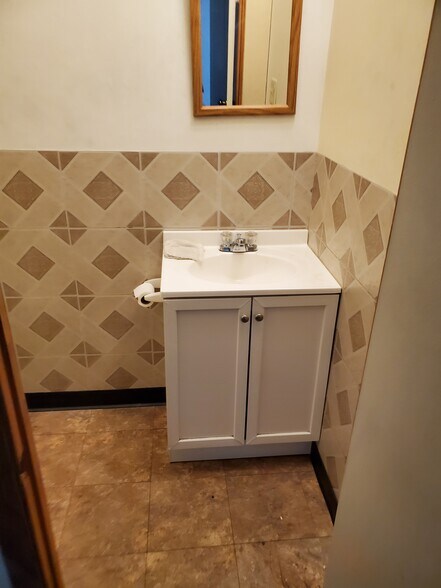 More Photos Of 5612 Saint Barnabas Rd, Oxon Hill Office For Sale