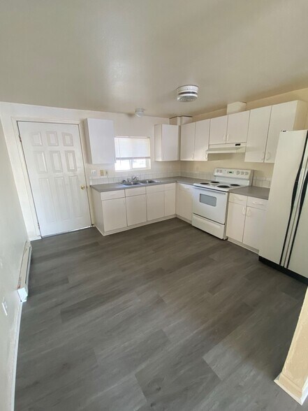 More Photos Of 25 N Airport Rd, Deer Park Apartments For Sale