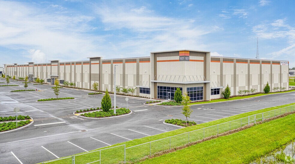 More Photos Of 1021 Crews Commerce Dr, Orlando Distribution For Lease